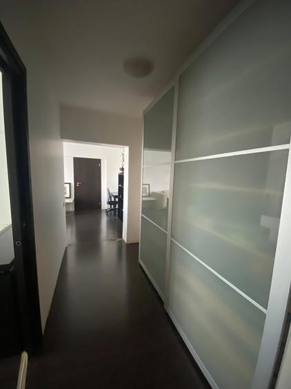 Apartament cu 3 camere semidecomandat în Brâncoveanu