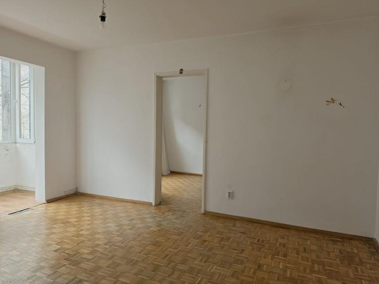 Piața Astra apartament 2 camere etaj 2/4 cu balcon - 1