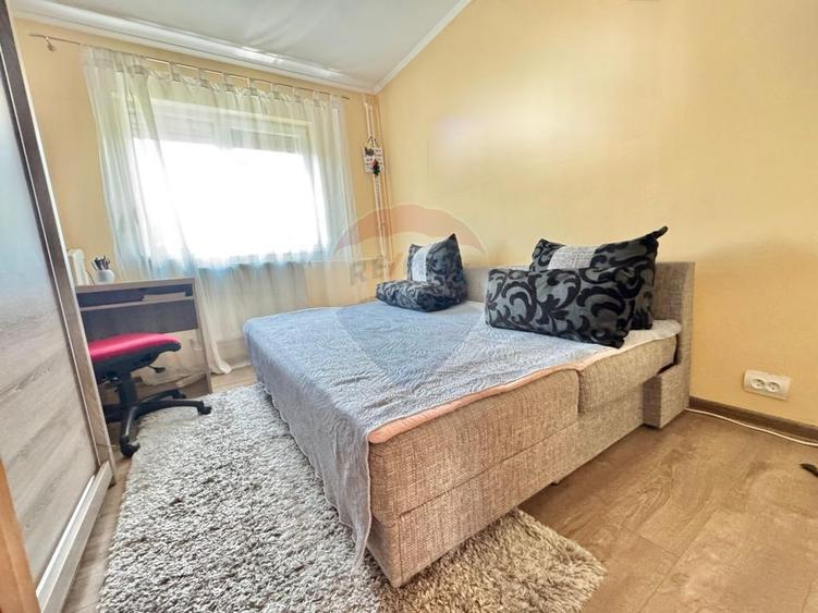 Apartament cu 3 camere decomandat, mobilat în Central