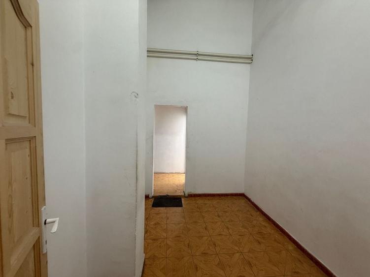 Spațiu industrial de &icirc;nchiriat - 1.690 mp, acces TIR- zona Fratelia - 24