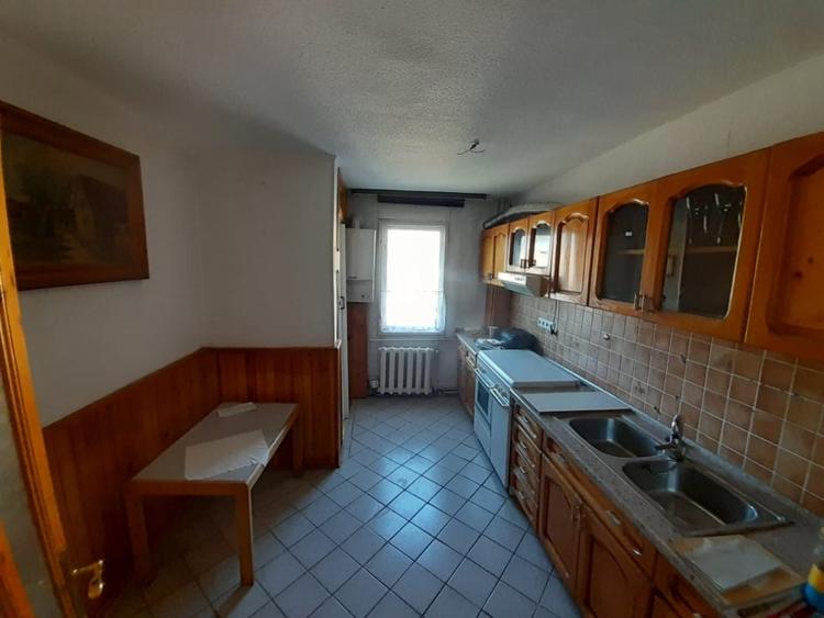 Apartament 4 camere,etajul 2,zona Kaufland Sud - 1