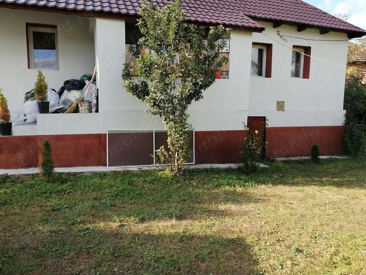 Casa renovata situata pe E81 ideala pentru o familie tanara ,familie seniori sau casa de vacanta - 9