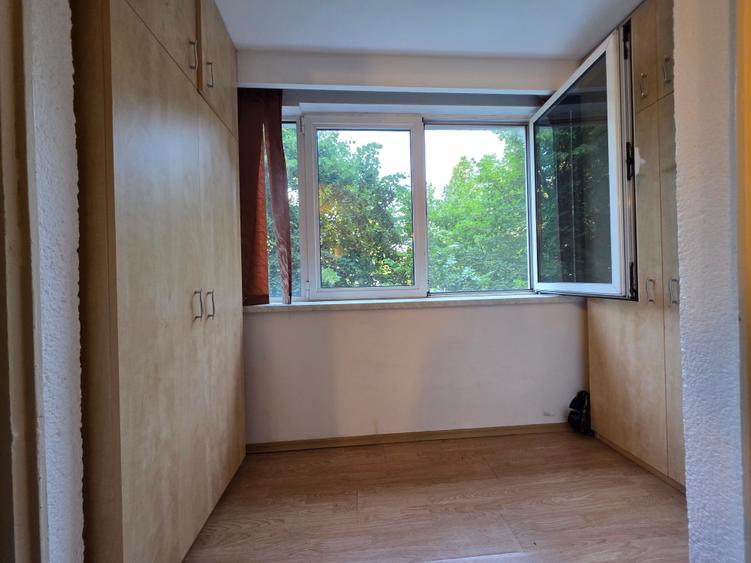 Ap cu 3 camere, et 3/9,Alexandru Obregia, vizavi P-ta  de scoala nr 189 - 9