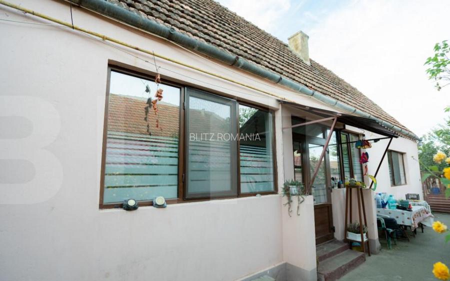 Casa Individuala cu Poten?ial Masiv de Renovare ?i Teren