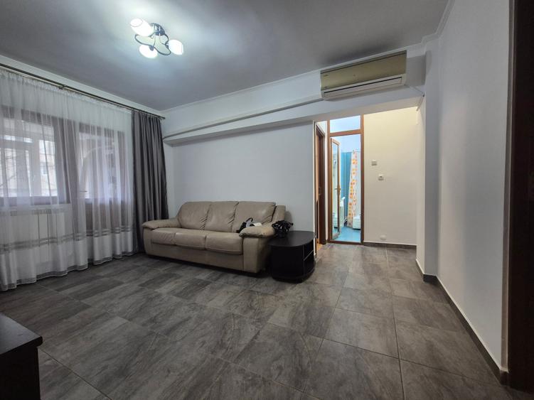 4 Camere, Capitol, Etaj Intermediar, Centrala pe Gaze - 1