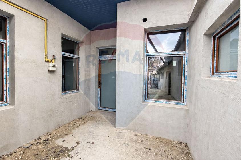 Casă / Vilă cu 2 camere de vânzare în zona Dacia - 1