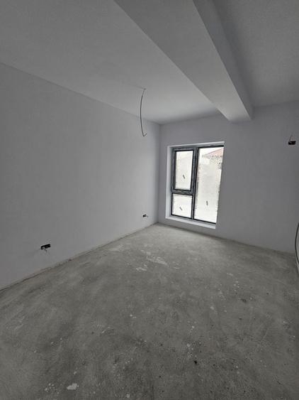 Casă individuală cu 4 camere cu Canalizare în Central