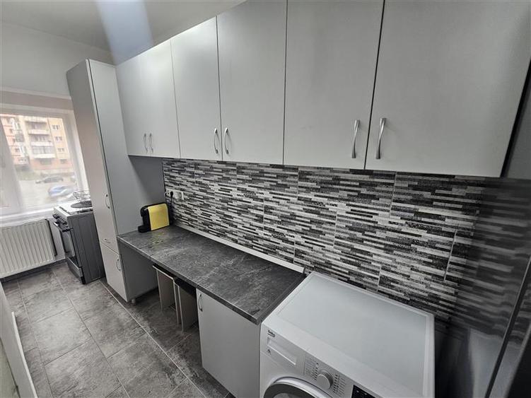 Resita, Garsoniera, Renovata, Mobilata+Utilata, Et. 2, Micro 4 - 6