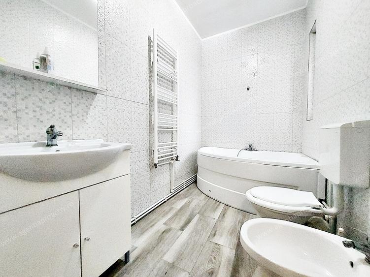 Pentru afacerea ta! Spatiu comercial suprafata totala 135 mp ! Zona centrala ! - 9