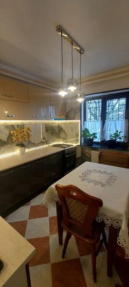 Inchiriez apartament 3 camere - 1