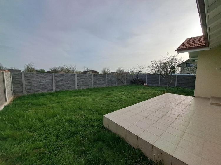 Casă individuală cu 4 camere cu Teren 405 Mp în Parța