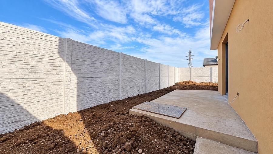Casă cu 4 camere cu Teren 200 Mp în Exterior Est