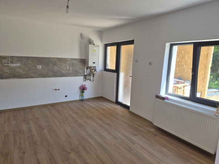 Casă cu 3 camere în Mărgineni