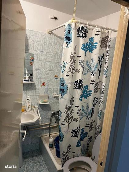 Apartament cu 4 camere decomandat în Lipovei
