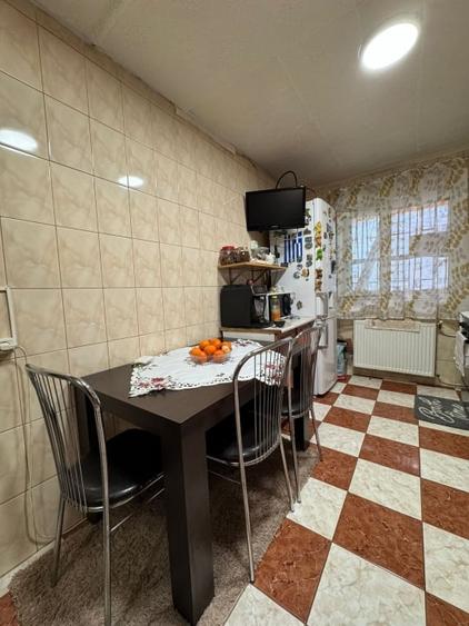 Apartament cu 4 camere semidecomandat, mobilat în Sebastian