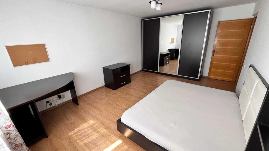Apartament cu 3 camere semidecomandat în Apusului