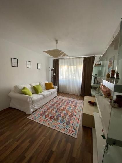 Apartament cu 2 camere decomandat, mobilat în Apărătorii Patriei