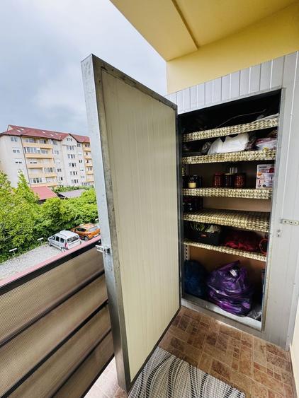 Apartament cu 4 camere decomandat, mobilat în Central