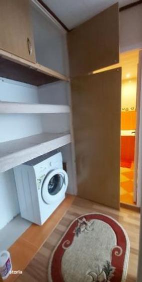 Apartament cu 3 camere semidecomandat în Micro 4