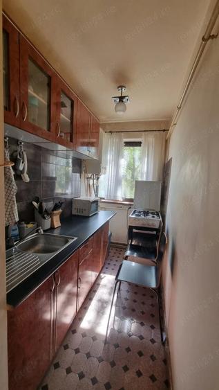 Apartament cu 3 camere semidecomandat în 9 Mai