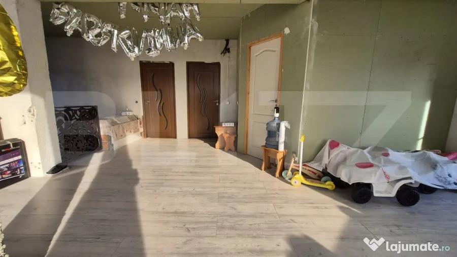 Casă cu 5 camere cu Teren 496 Mp în Cloșca