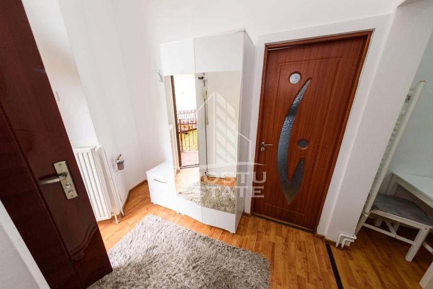 Apartament cu 3 camere decomandat, mobilat în P-ța Unirii