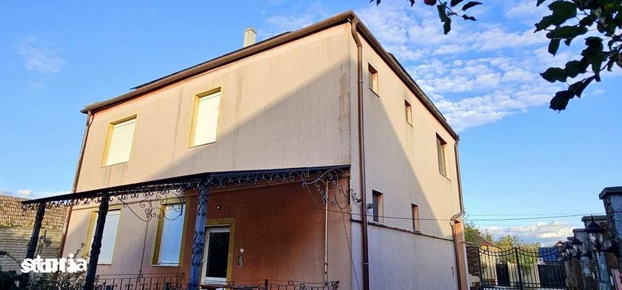 Casă cu 5 camere cu Teren 1380 Mp în Central