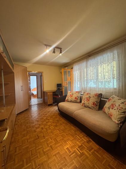 Apartament cu 3 camere semidecomandat în Central