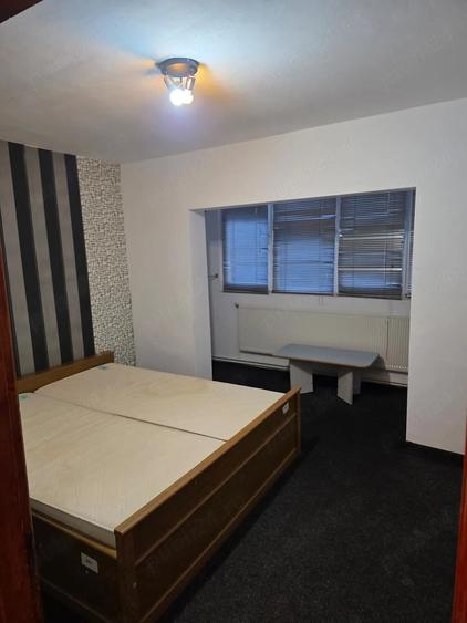 Apartament cu 4 camere decomandat în Dâmbovița