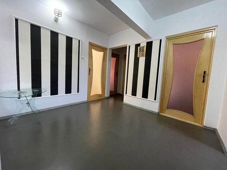 Inchiriez apartament 3 camere - 1