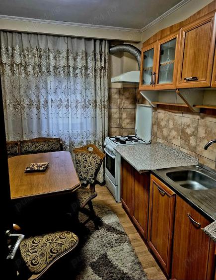 Apartament cu 2 camere , decomandat sitiat in zona centrala - 1