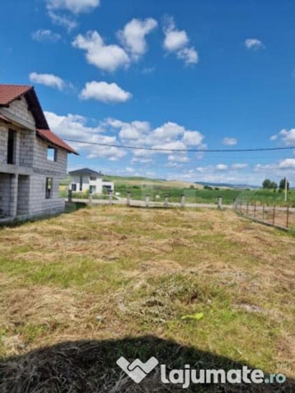 Casă cu 4 camere cu Teren 5600 Mp în Central