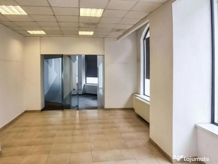 Zona P-ta Unirii P+M 195 mp trafic intens - 4