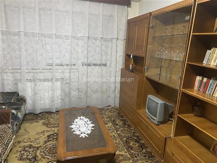 Apartament trei camere , zona Cartier Sud , 55 mp , curat Apartament trei camere , zona Cartier Sud , 55 mp , curat
