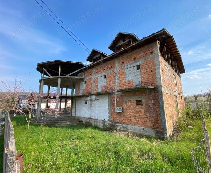 Vand casa la ro?u in Valenii de Munte - 1