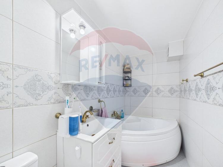 Apartament cu 4 camere semidecomandat, mobilat în 13 Septembrie
