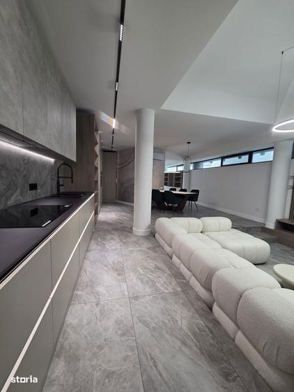Vila cu arhitectura futurista si design avangardist la Cheie - 1
