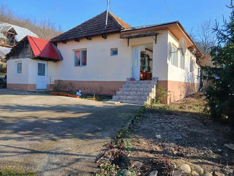Vand casa in Gura Vaii,One?ti,Jude?ul Bacau. - 1