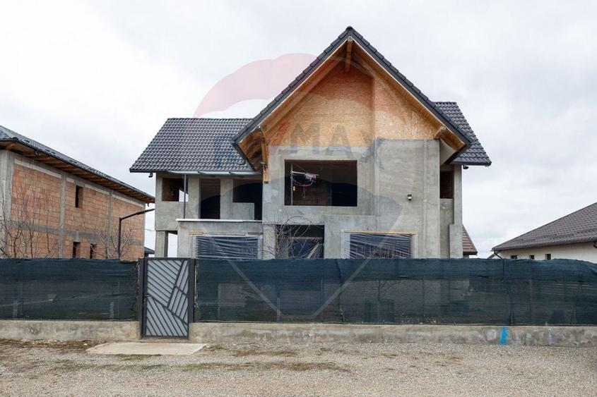 Casă P+1 la roșu + anexă mobilată - 11