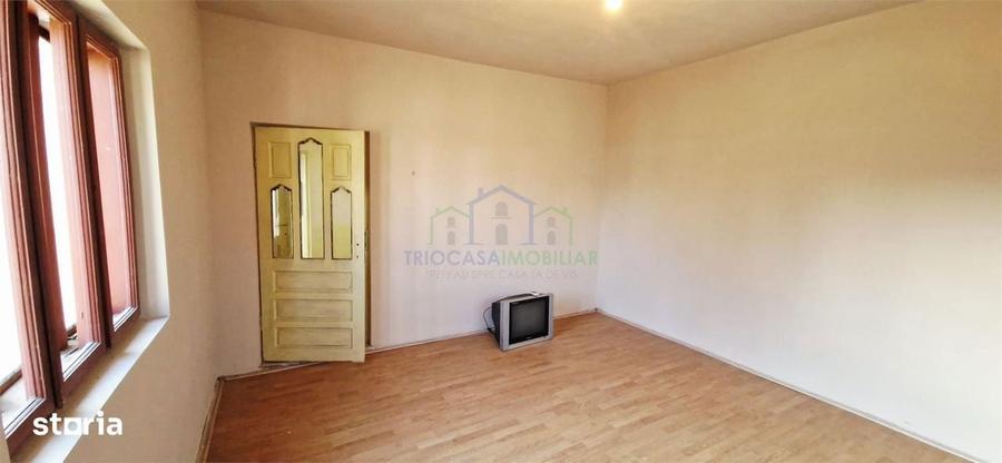 Casa Bradesti , teren intravilan 7952 mp , deschidere 33 m la DE 70 - 14