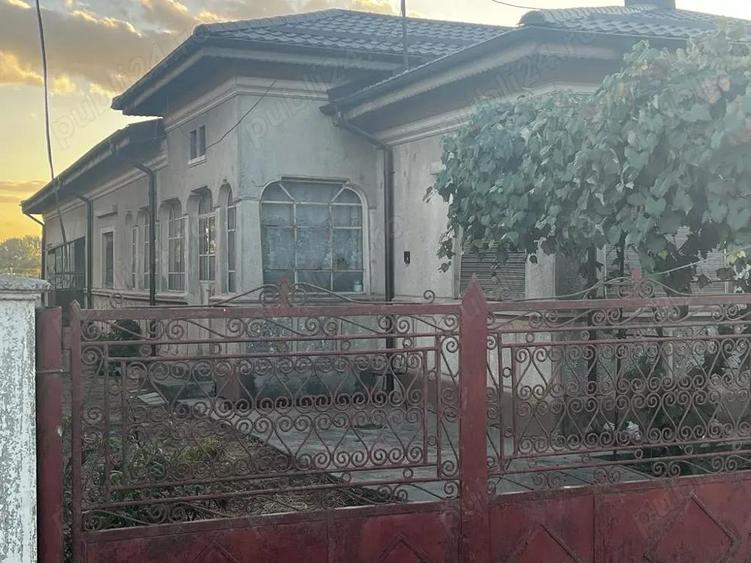 casa si teren de vanzare - 8