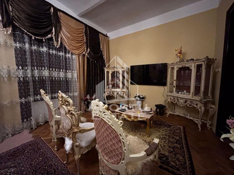 Apartament cu 5 camere semidecomandat în Central