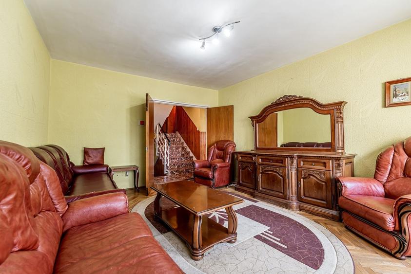 Apartament cu 3 camere decomandat, mobilat în Polivalentă
