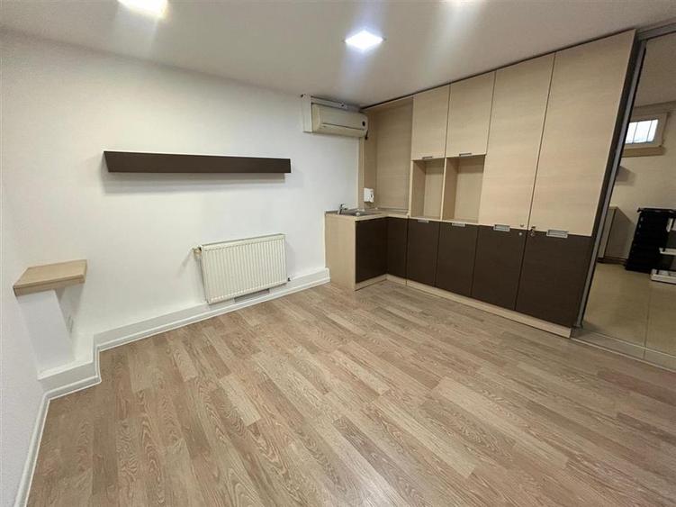 Spațiu comercial, de 61 mp, în Vlahuță