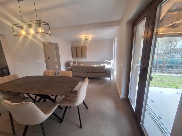 De vanzare casa single 5 camere 2 bai in Cisnadie - 2