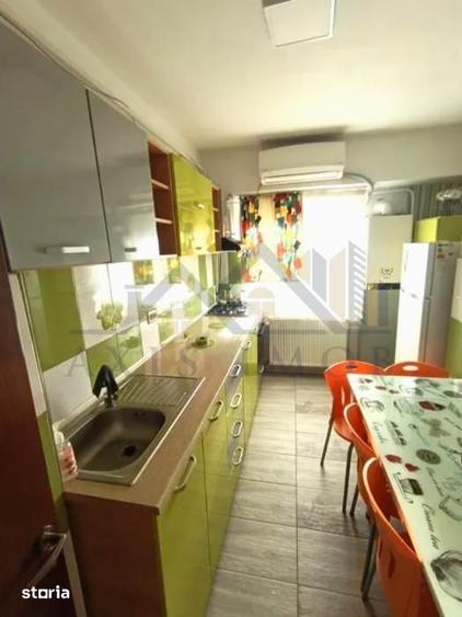 Apartament cu 4 camere decomandat, mobilat în Micro 5
