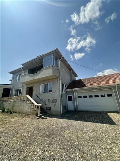 Casa S+P+1E cu Teren de 854 mp, Pretabila pentru Doua Familii - 2