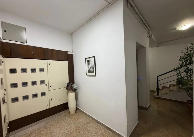 2 camere, Arcul de Triumf / Herastrau, bloc 2006 - 11