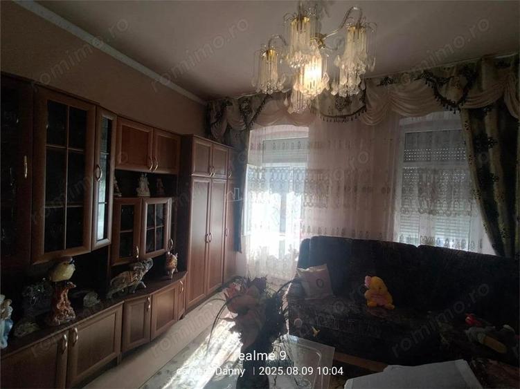 Resita Muncitoresc Casa Zona Lini #537;tit #259; - 3