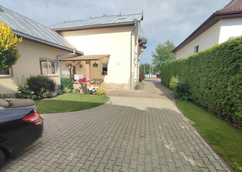 Casa cu garaj, teren 2000mp, chirie , Iaslovat - 7